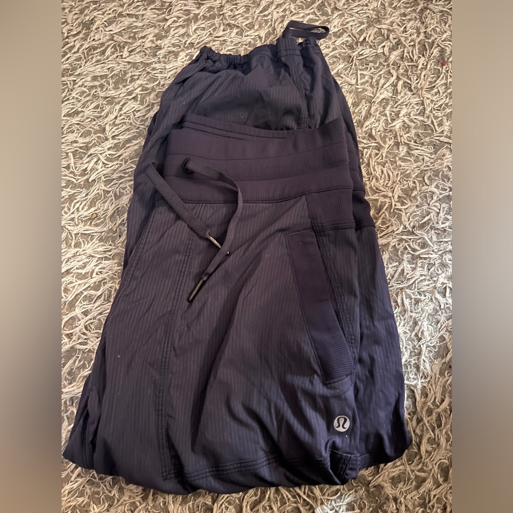 Lululemon crop jogger size 6